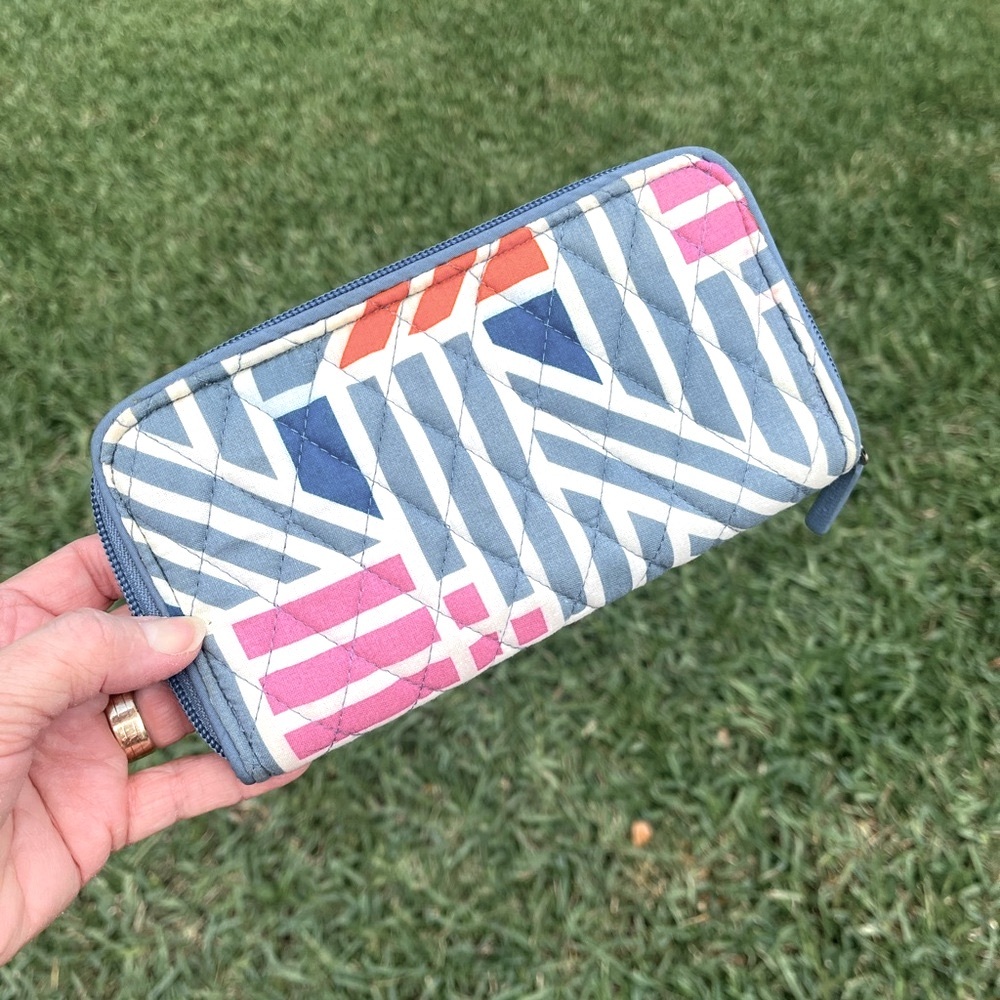 Vera Bradley RFID Zip-Around Georgia Wallet, Geo Medallion pattern